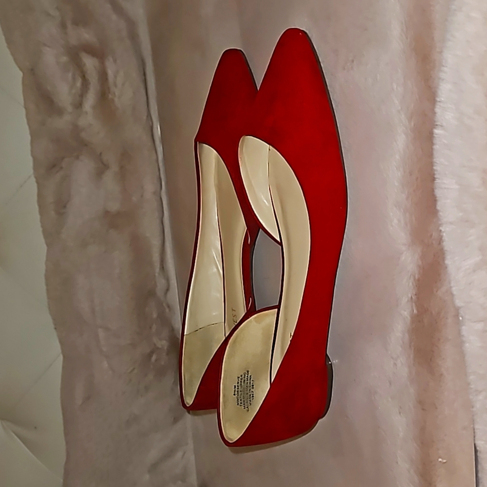 Red Flats - Picture 2 of 3